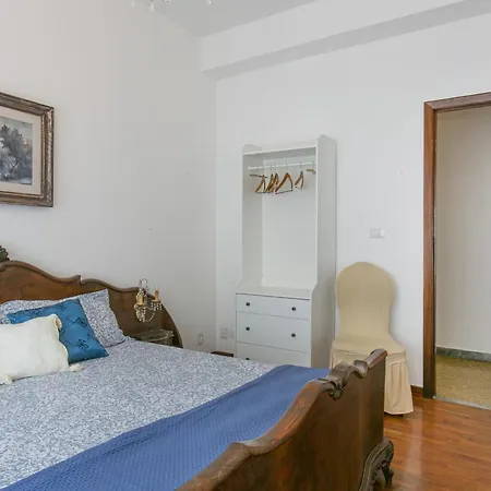 Rosso Levanto House Rome